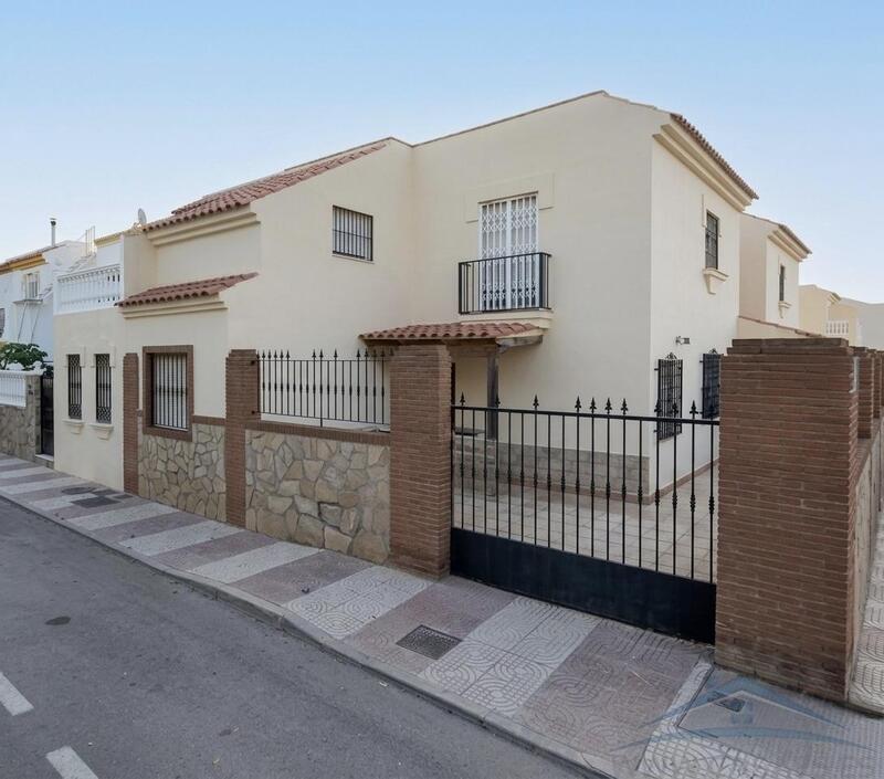 4 bedroom Townhouse for sale