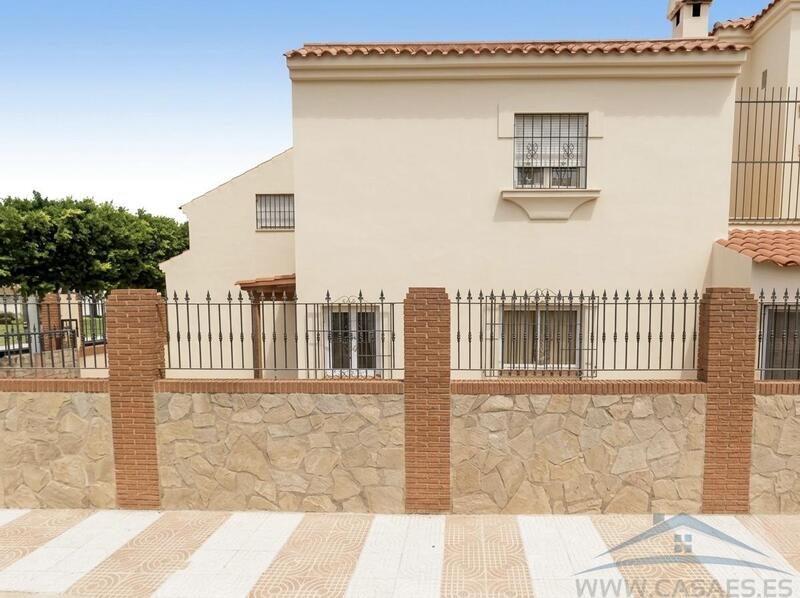 4 bedroom Townhouse for sale