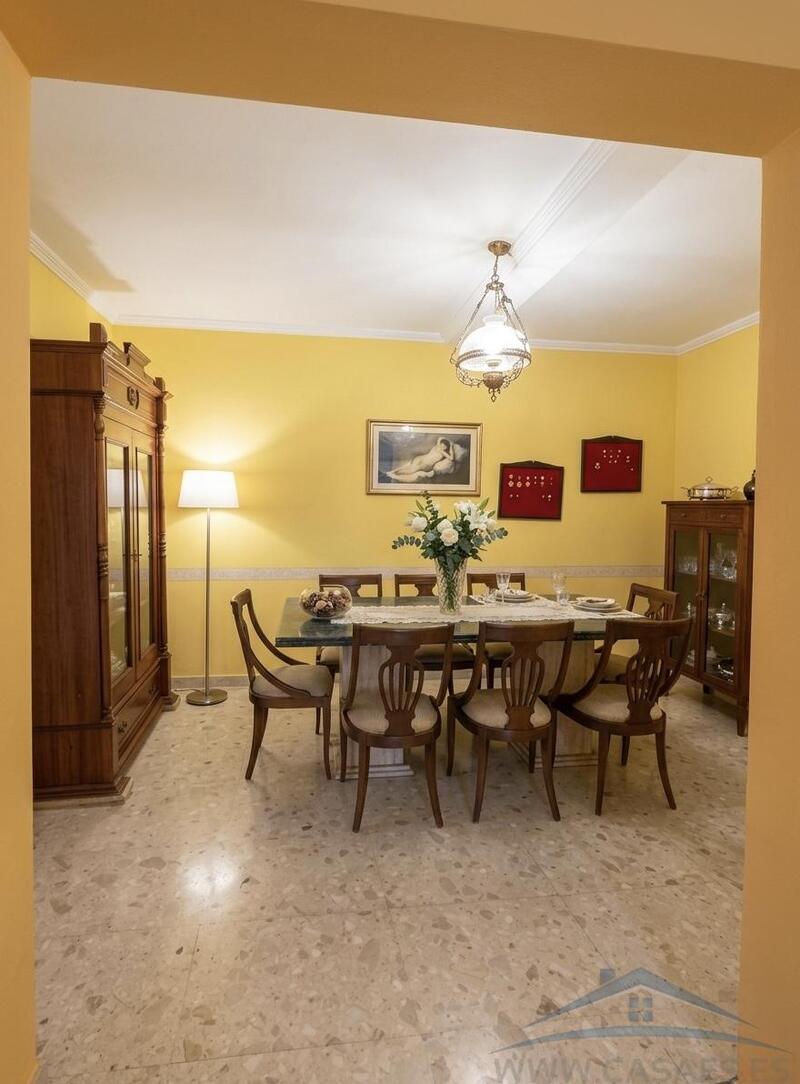 4 bedroom Townhouse for sale