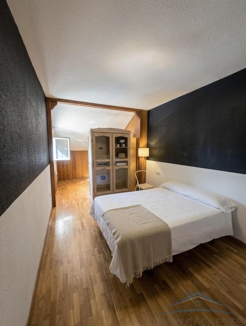 4 bedroom Townhouse for sale