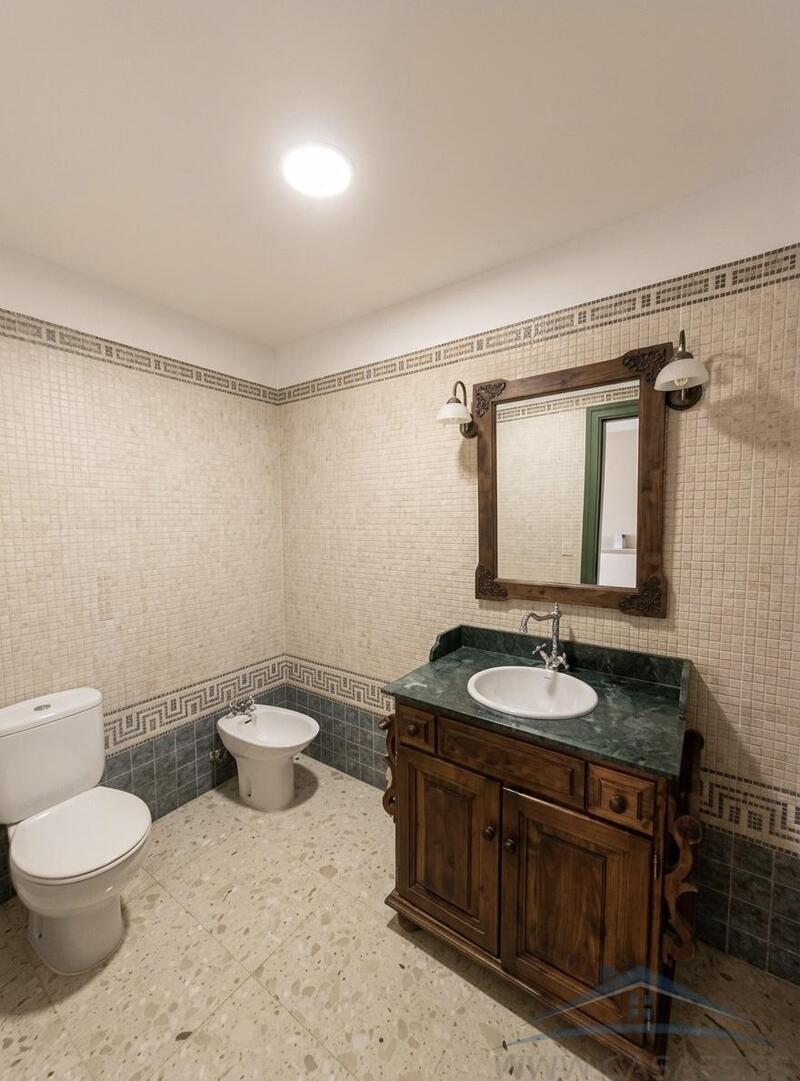 4 bedroom Townhouse for sale