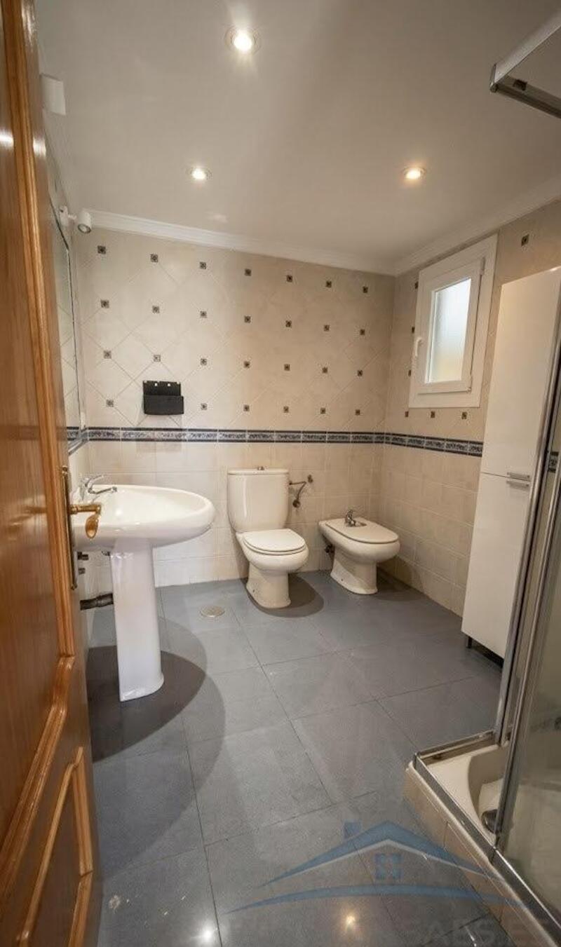 4 bedroom Apartment for Long Term Rent