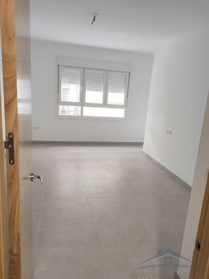 4 bedroom Apartment for Long Term Rent