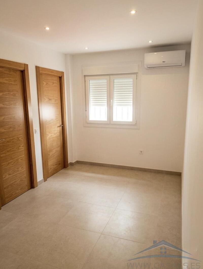 4 bedroom Apartment for Long Term Rent