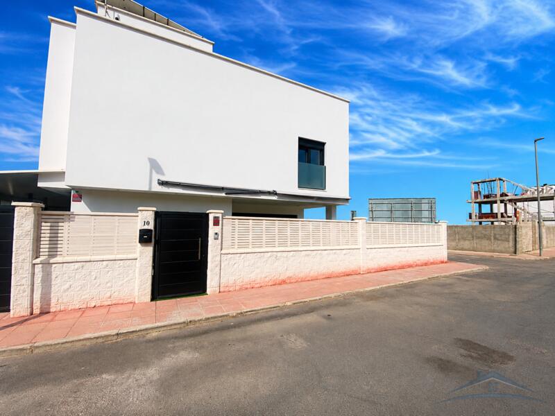 3 bedroom Country House for sale 3 bedroom Country House for sale