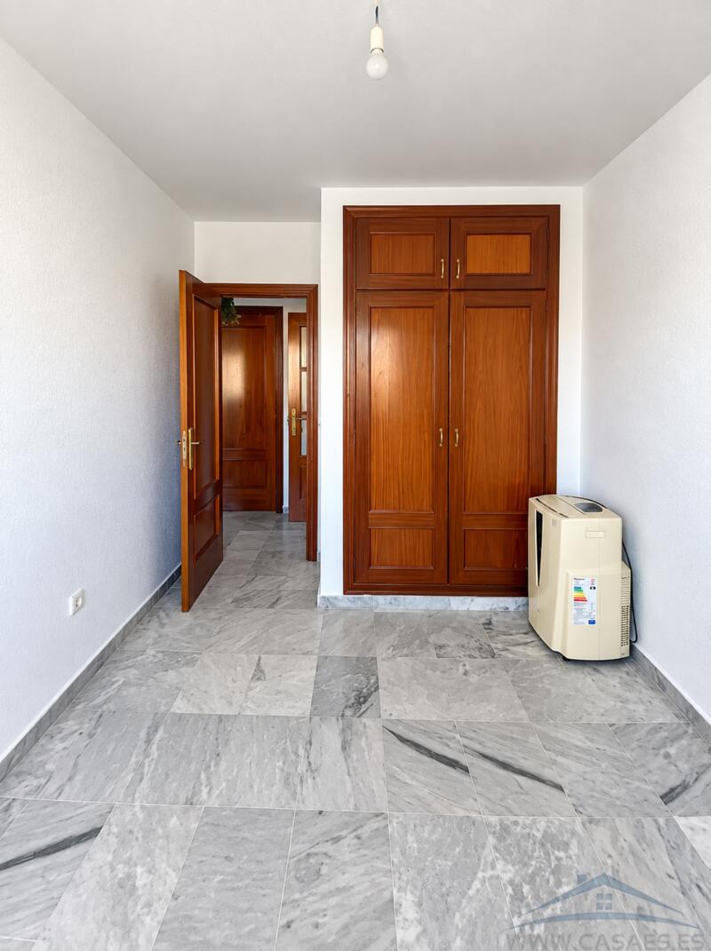 3 bedroom Apartment for Long Term Rent