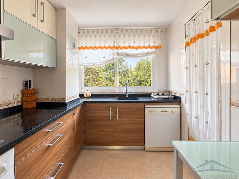 3 bedroom Apartment for Long Term Rent