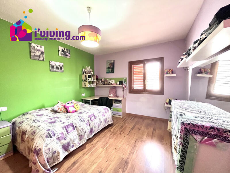 8 Cuarto Adosado en venta