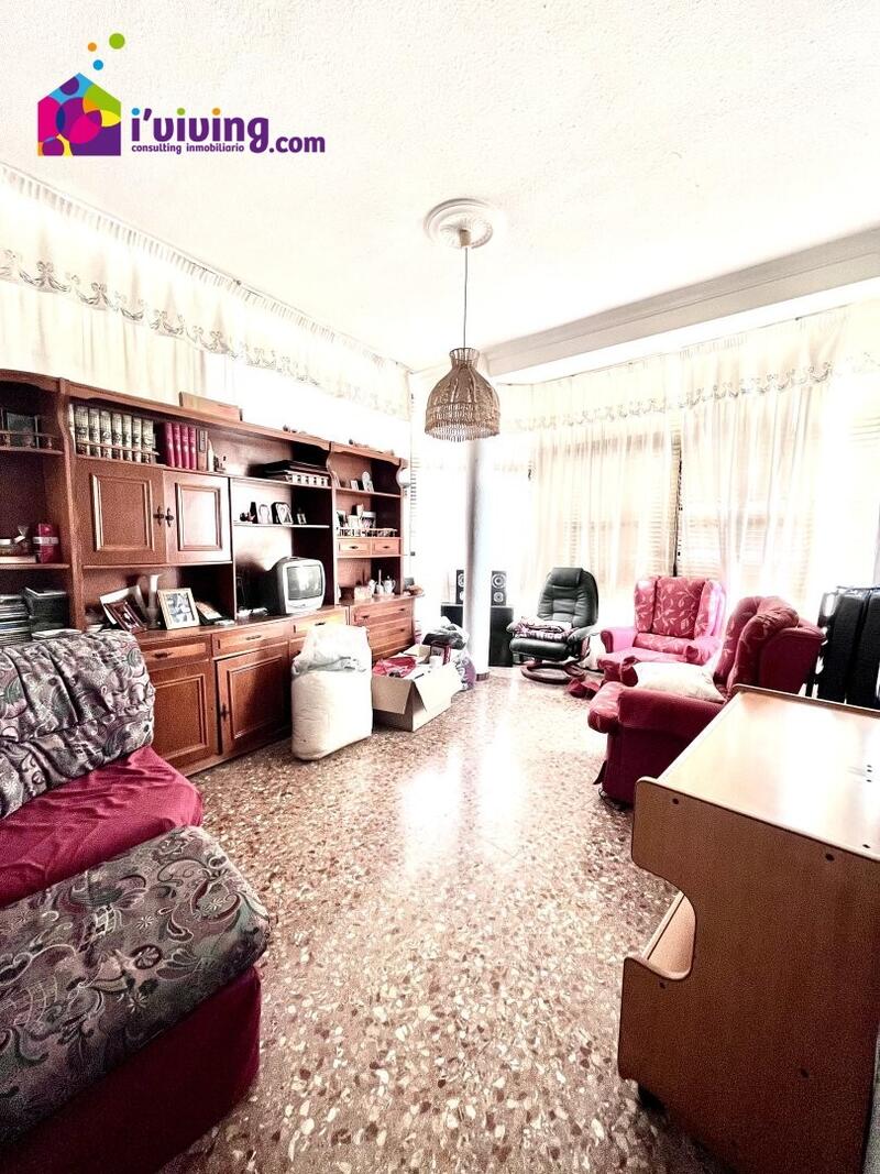 5 bedroom Apartment for sale