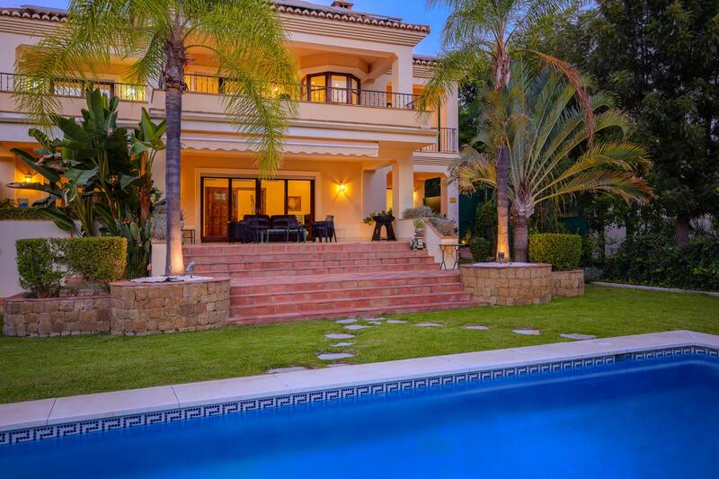 Villa en venta en Benahavis, Málaga