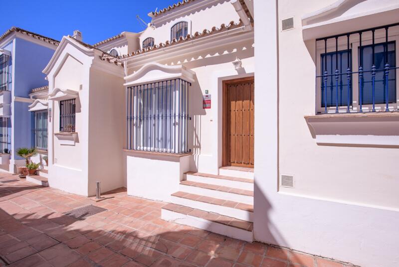 Stadthaus zu verkaufen in Marbella, Málaga
