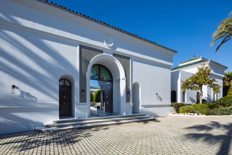 12 bedroom Villa for sale