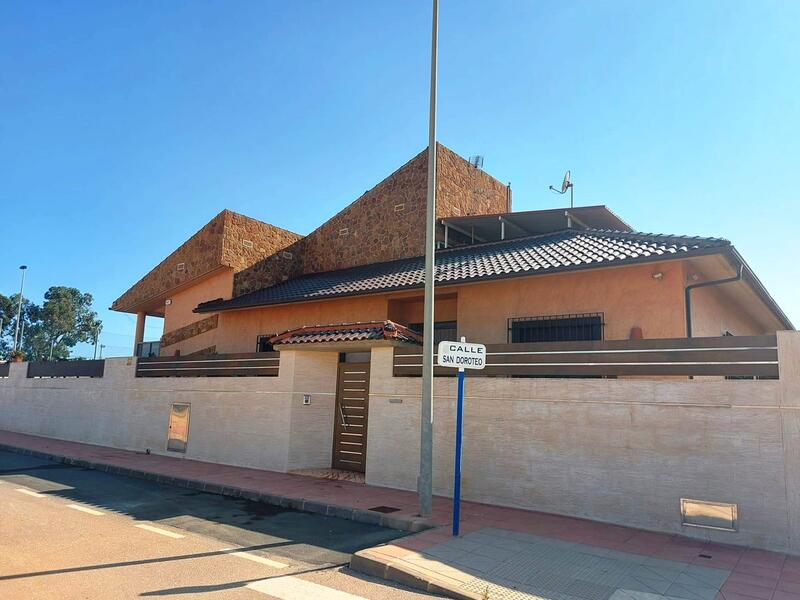 4 Cuarto Villa en venta