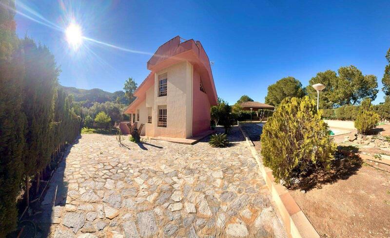 4 bedroom Villa for sale