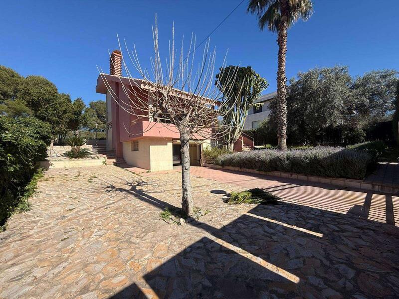 4 bedroom Villa for sale