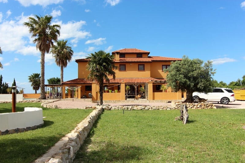 Villa til salgs i Pedreguer, Alicante