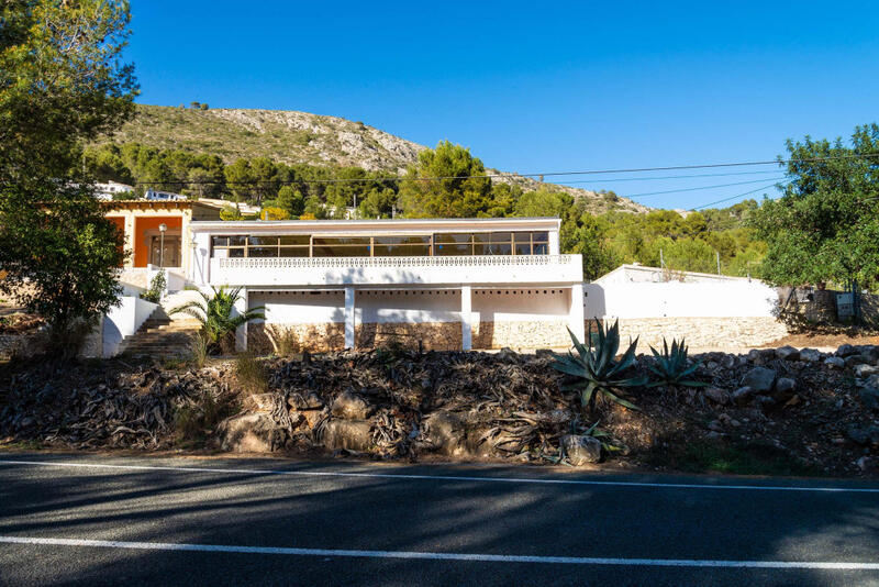 Коммерческая недвижимость продается в Alcalali, Alicante