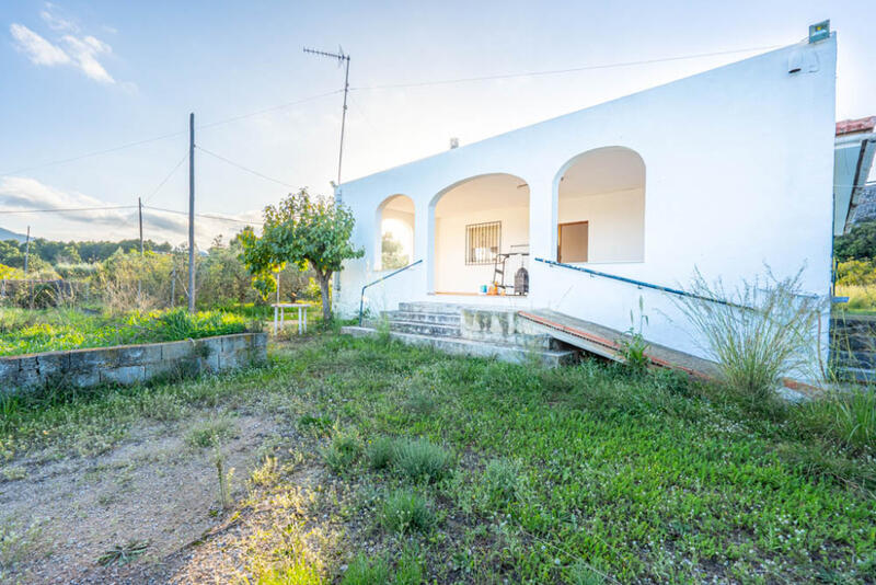 Villa en venta en Gata de Gorgos, Alicante