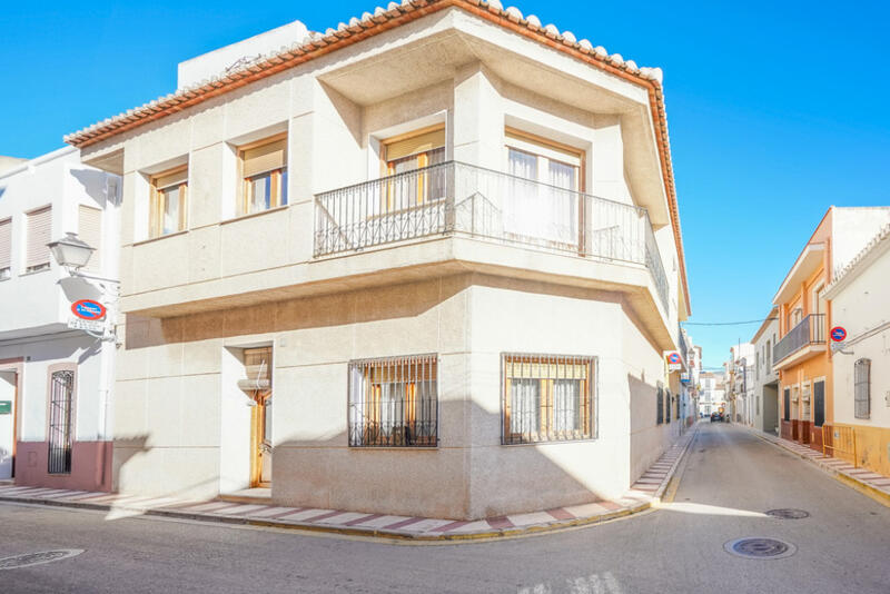Maison de Ville à vendre dans Gata de Gorgos, Alicante