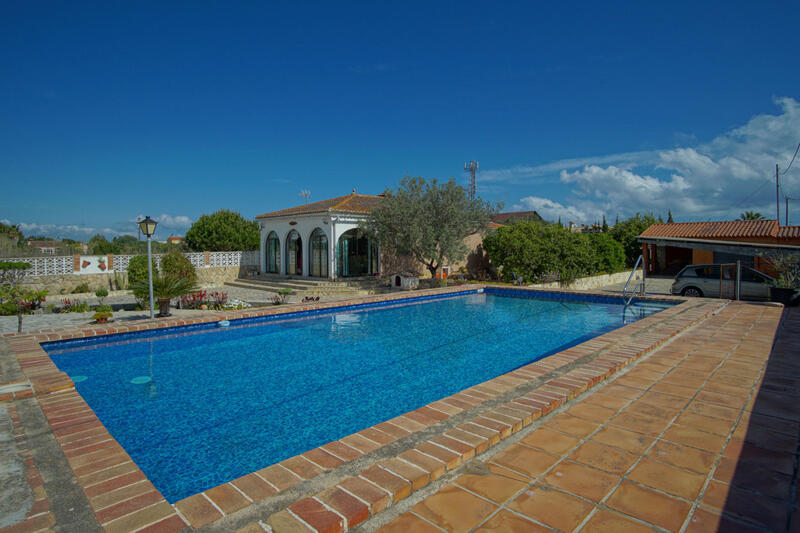 Villa for sale in La Oliva, Cádiz