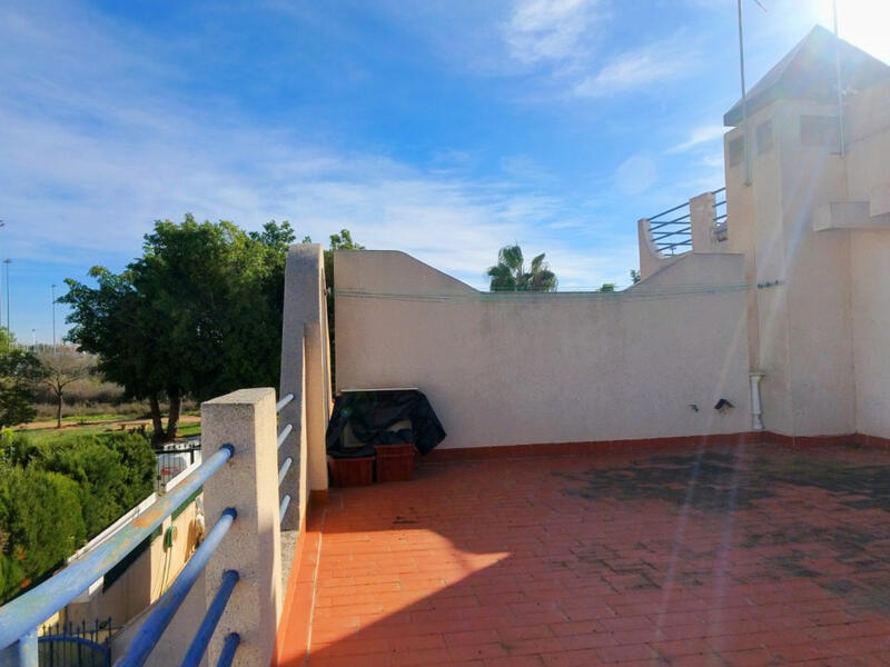 2 slaapkamer Gezinswoning Te koop