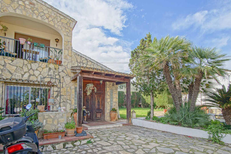 6 bedroom Villa for sale