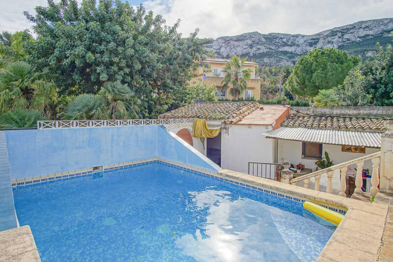6 bedroom Villa for sale