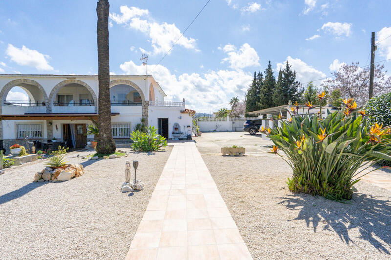 6 bedroom Villa for sale