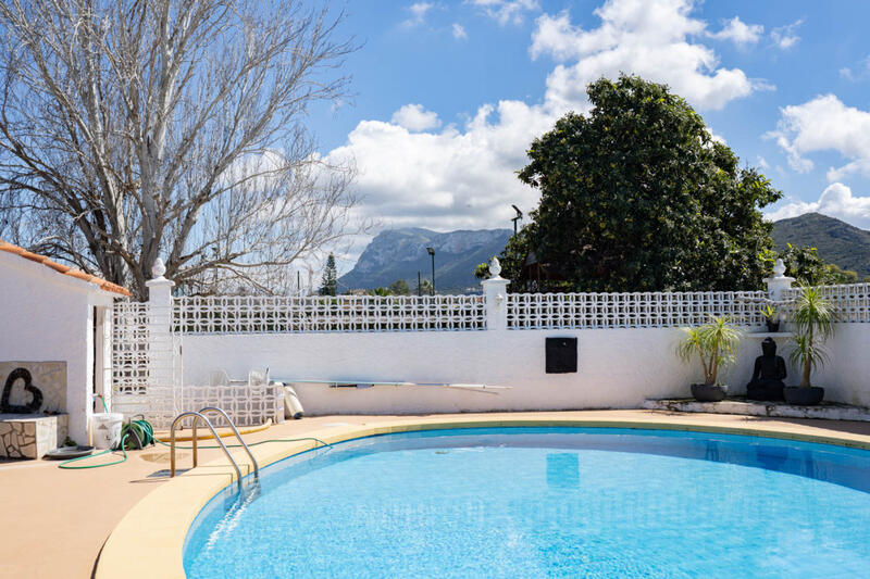 6 bedroom Villa for sale