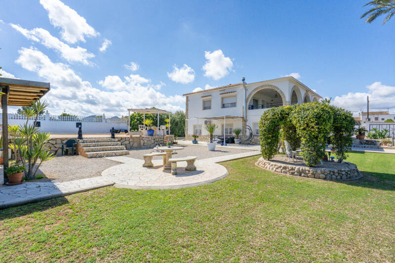 6 bedroom Villa for sale