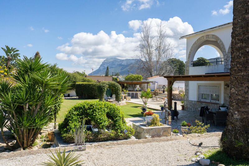 6 bedroom Villa for sale