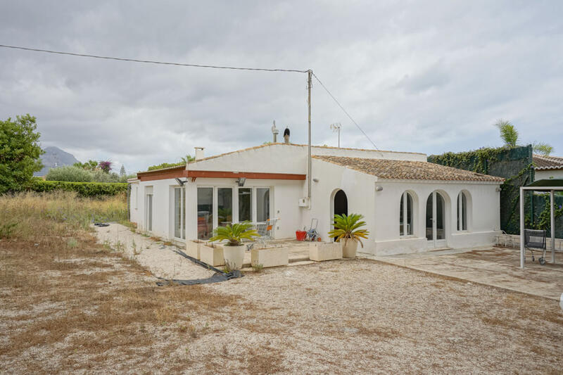 3 bedroom Land for sale