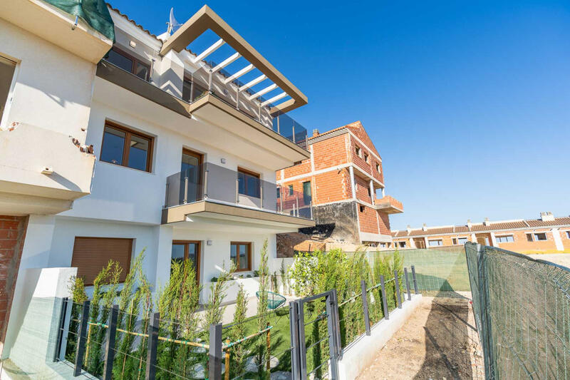 4 Cuarto Adosado en venta