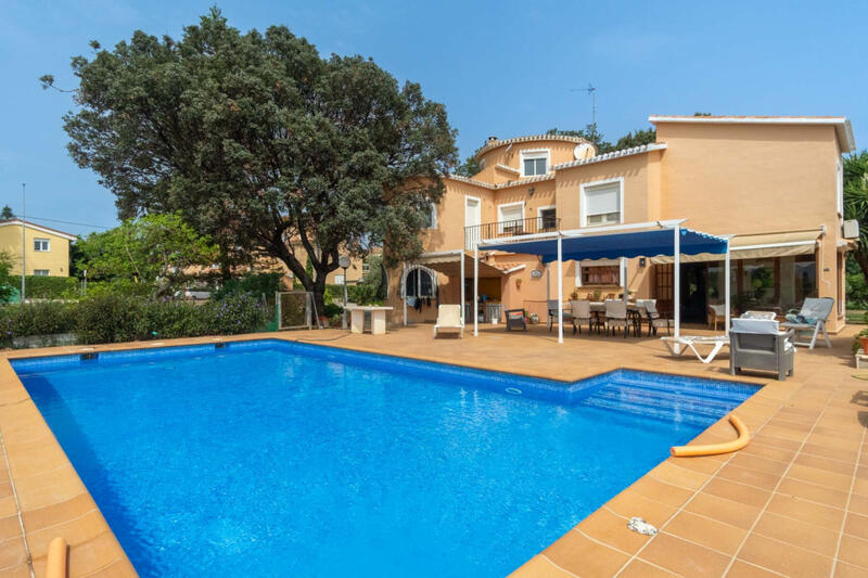 Villa en venta en Denia, Alicante