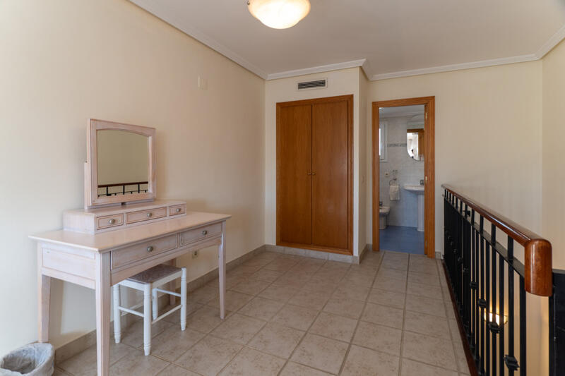 3 bedroom Townhouse for sale