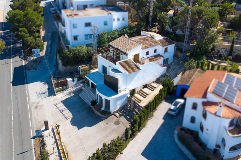 3 bedroom Commercial Property for sale