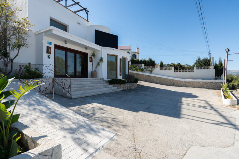 3 bedroom Commercial Property for sale