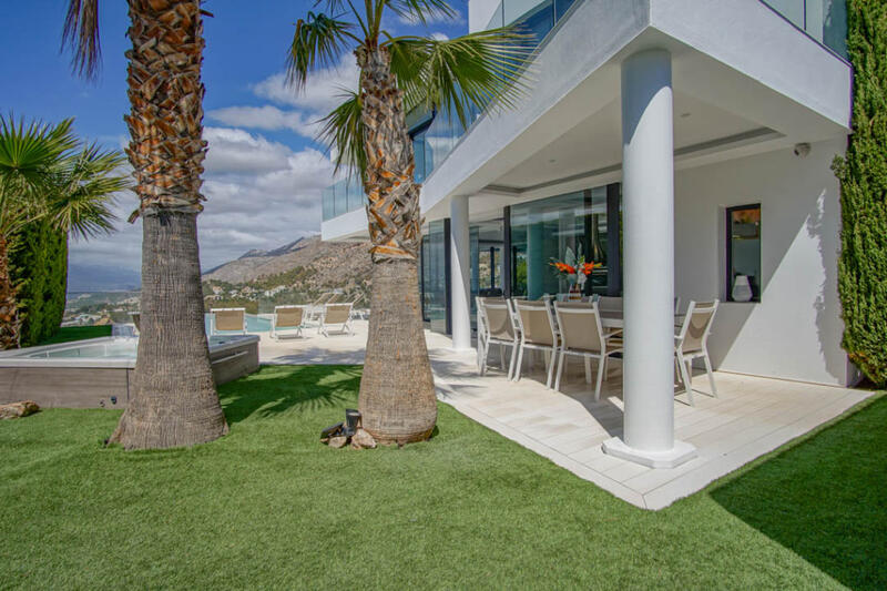 6 bedroom Villa for sale 6 bedroom Villa for sale