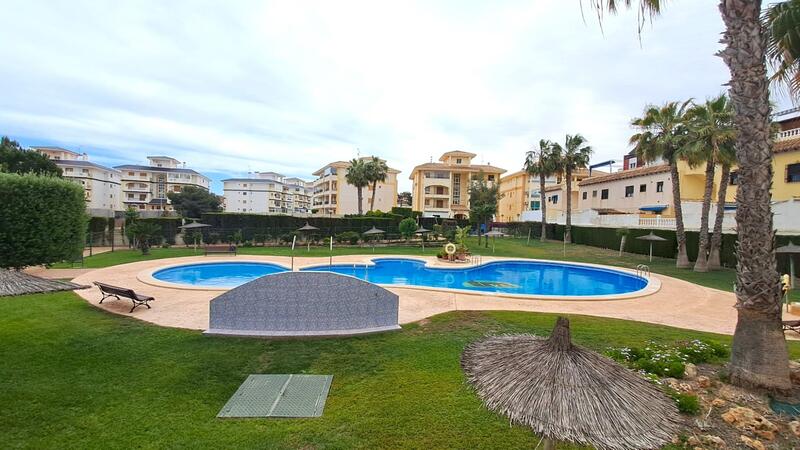 Apartamento en venta en La Mata, Alicante