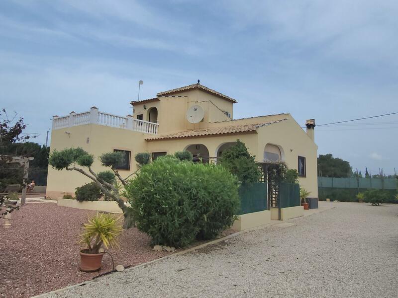 Villa for sale in Dolores, Alicante