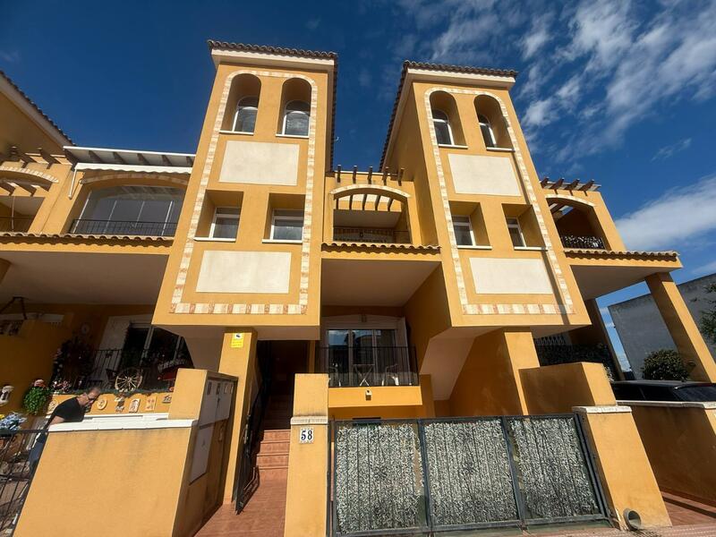 Leilighet til salgs i Daya Nueva, Alicante