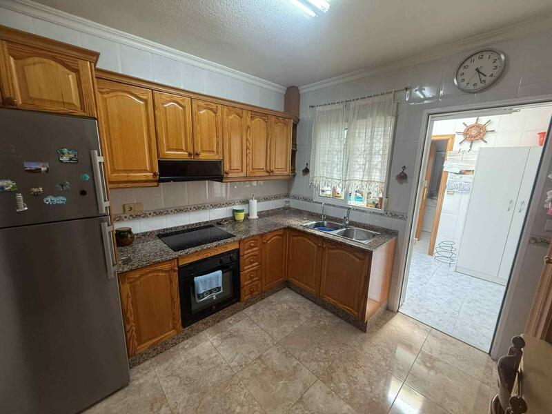 4 спальная комната городская тюрьма продается