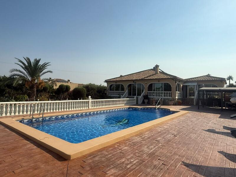 Villa til salgs i Catral, Alicante