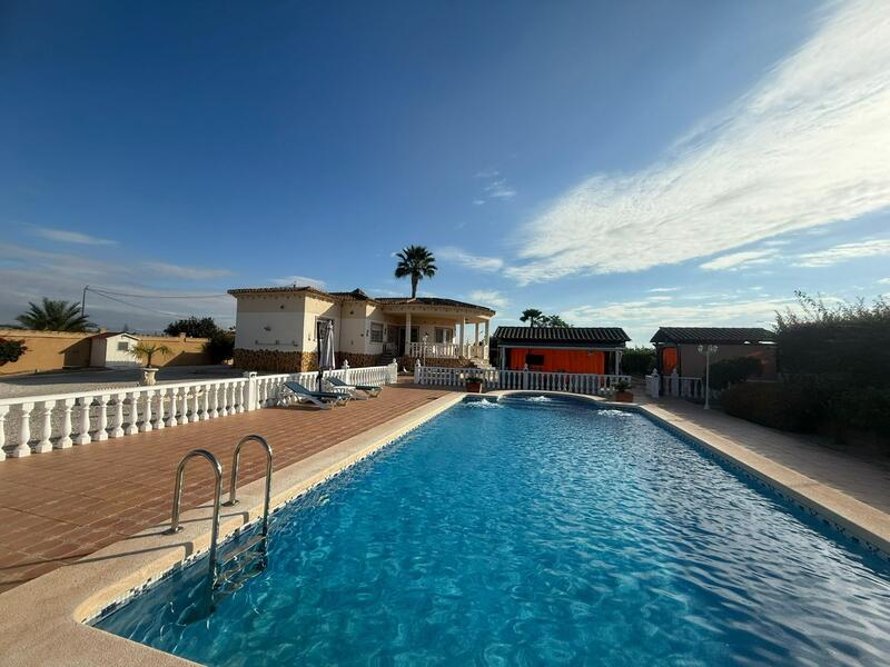 Villa til salgs i Catral, Alicante