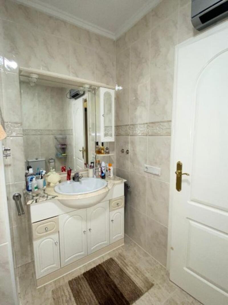 2 slaapkamer Gezinswoning Te koop