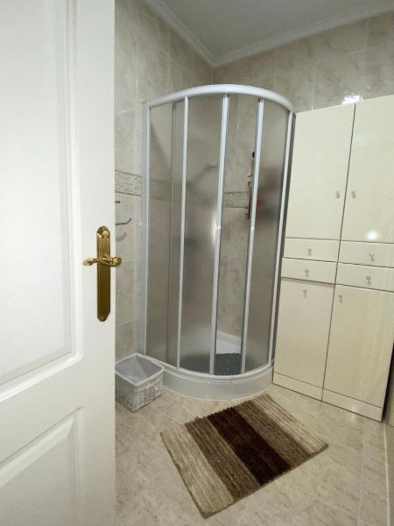 2 slaapkamer Gezinswoning Te koop