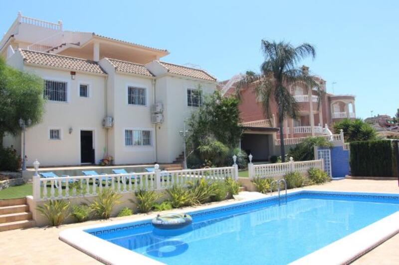 Villa til salg i Torrevieja, Alicante