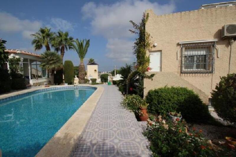 Villa à vendre dans Villamartin, Alicante