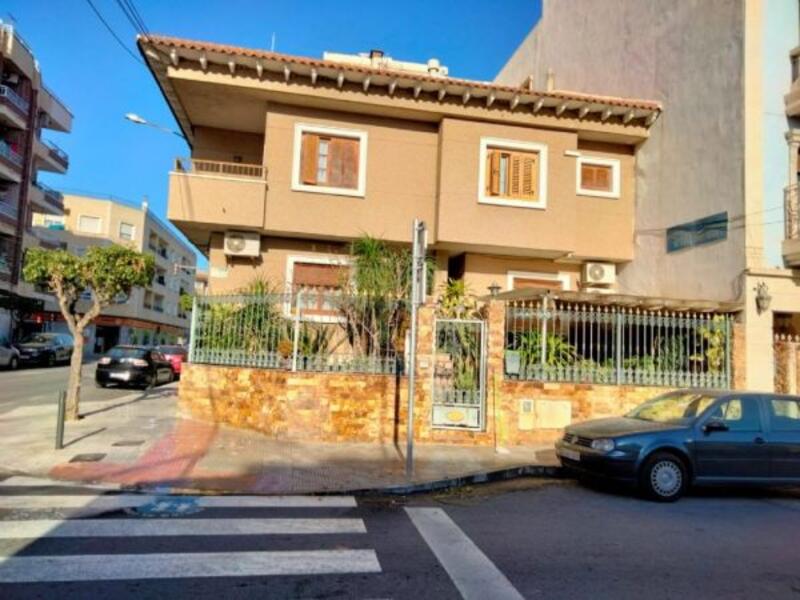 Townhouse for sale in Almoradi, Alicante
