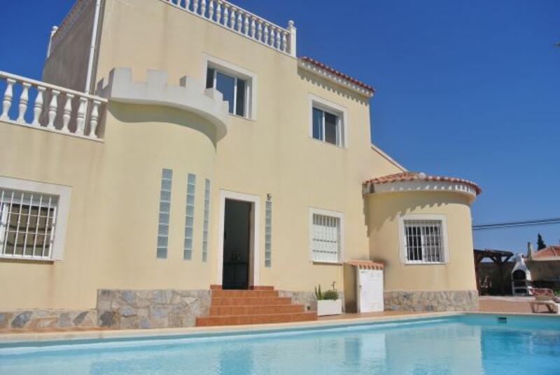 Villa til salg i Torrevieja, Alicante